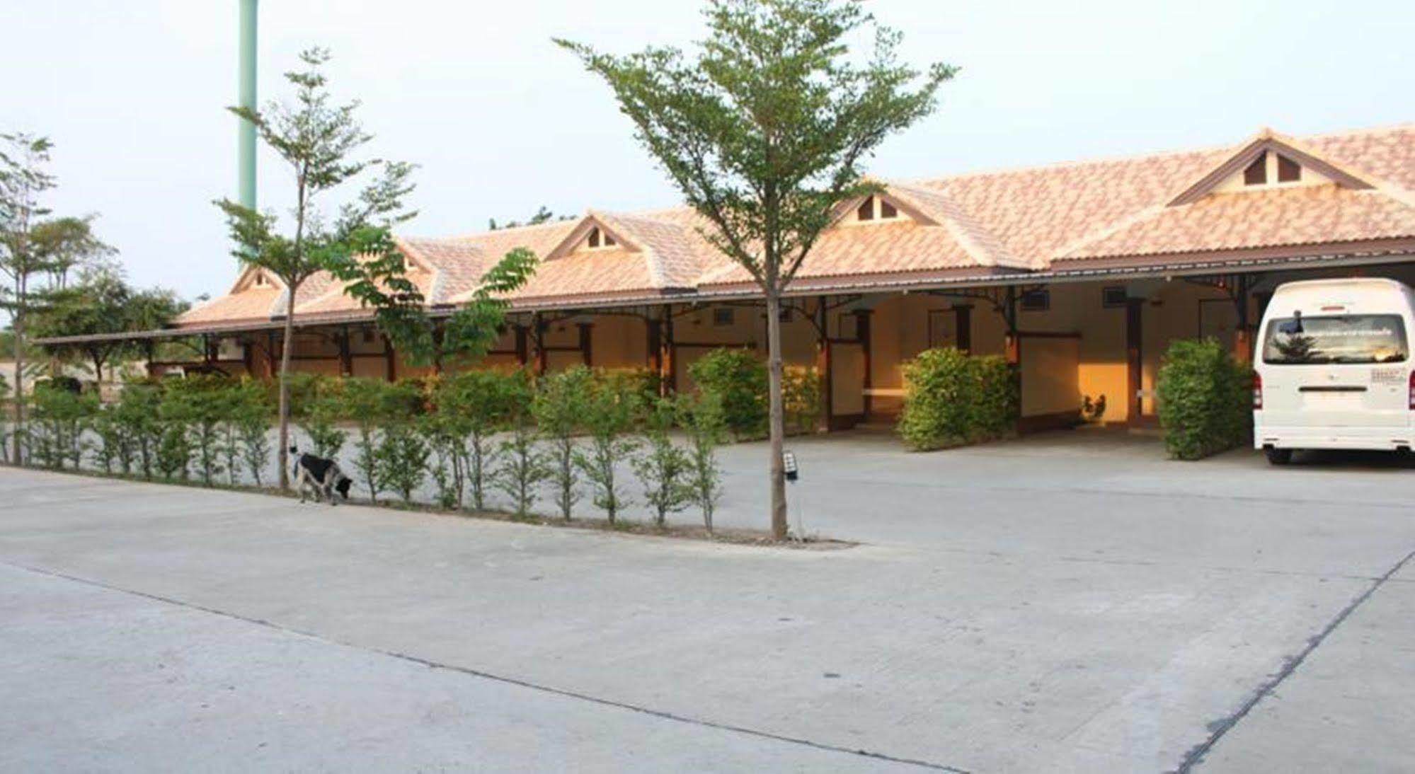 Saraburi Garden Resort Exterior photo